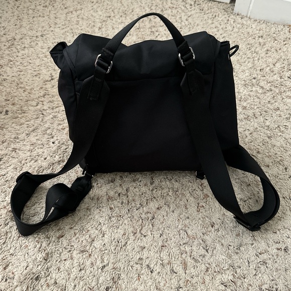 lululemon Drawstring Bucket Backpack 10L - Picture 4 of 8